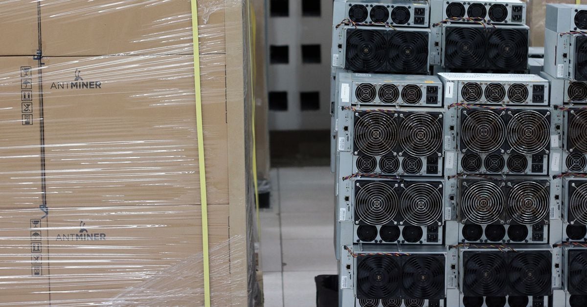 The estimated number of BTC held in wallets tied to miners has dropped to the lowest since mid-2021. 