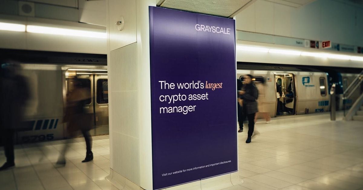 Grayscale Bitcoin Trust (GBTC) transferred nearly 10,000 bitcoin to Coinbase Thursday (Arkham Intelligence)