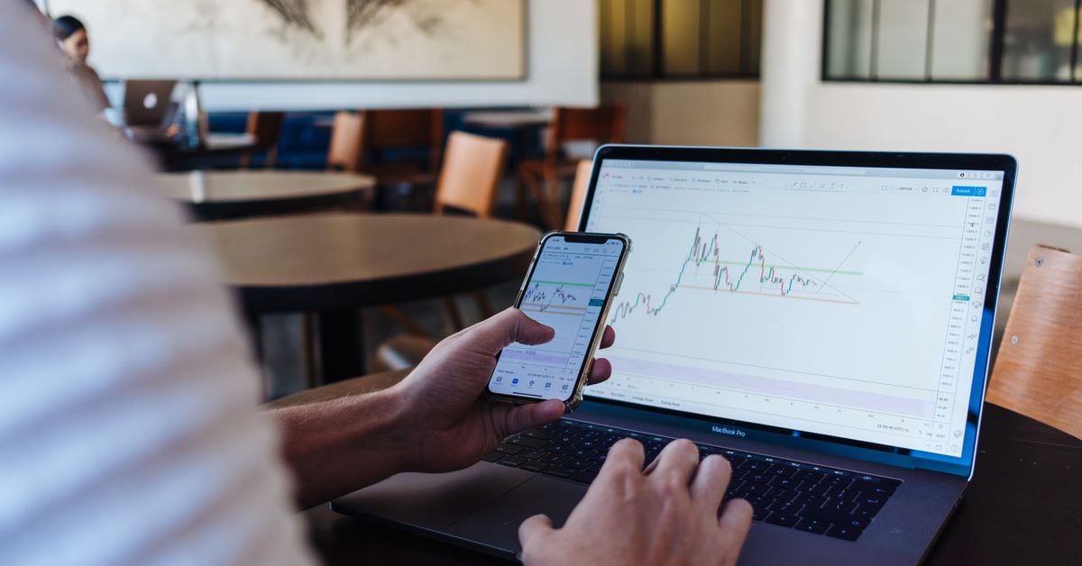 Bitcoin short-term holder realized price or average cost basis. (LookIntoBitcoin)