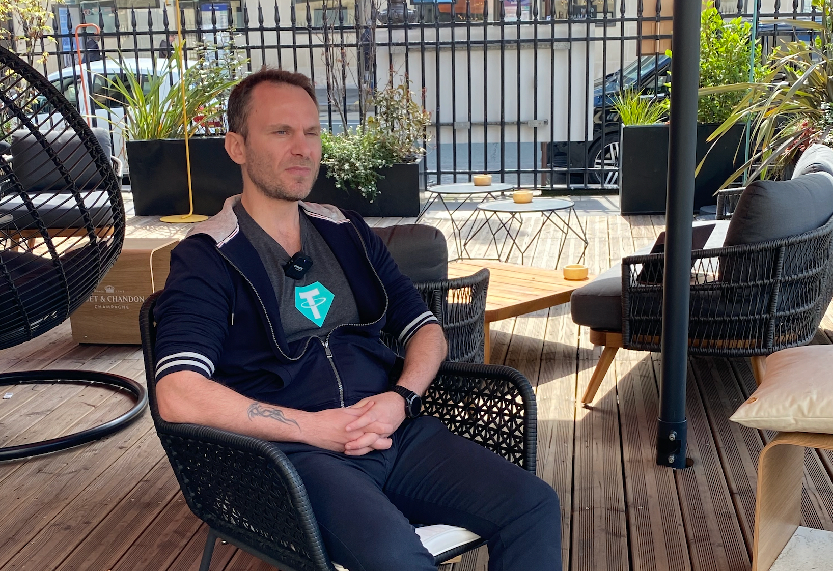 Tether CTO Paolo Ardoino at Paris Blockchain Week on April 14, 2022. (Twitter/Bitfinex, modified by CoinDesk)