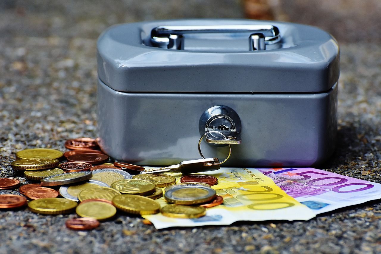 BTC long-term holders continue to sell. (Alexas_Fotos/Pixabay)