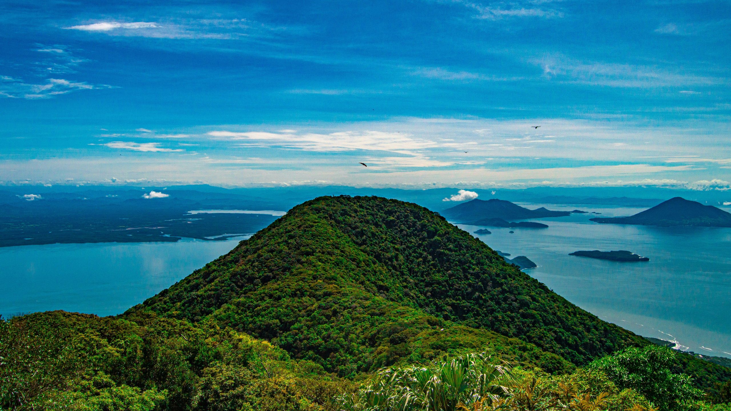 The Conchagua volcano facing the Gulf of Fonseca (Esaú Fuentes González, Unsplash)