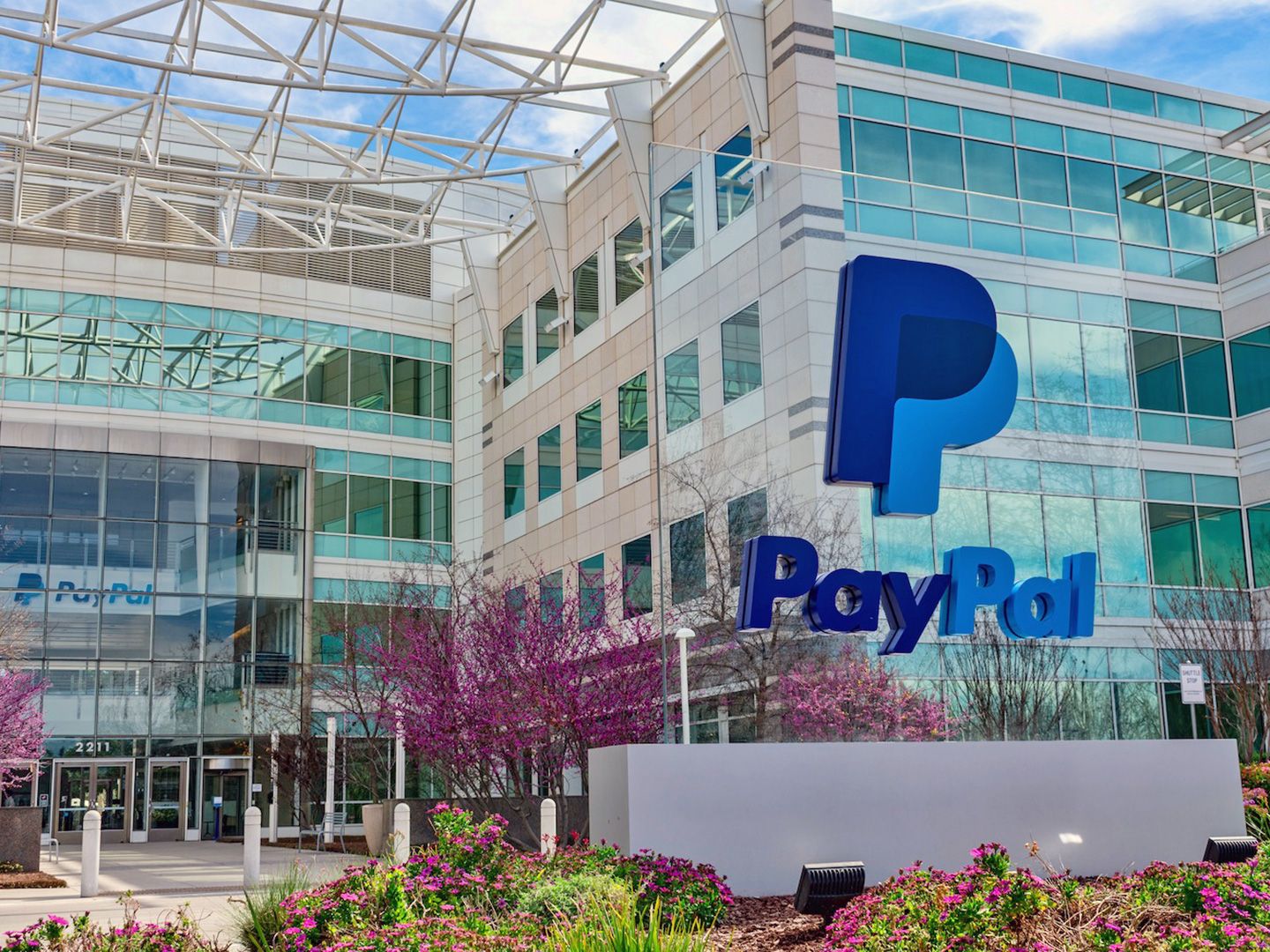 Coinbase (COIN) Introduces Free Conversion for PayPal's PYUSD as Stablecoin Competition Intensifies