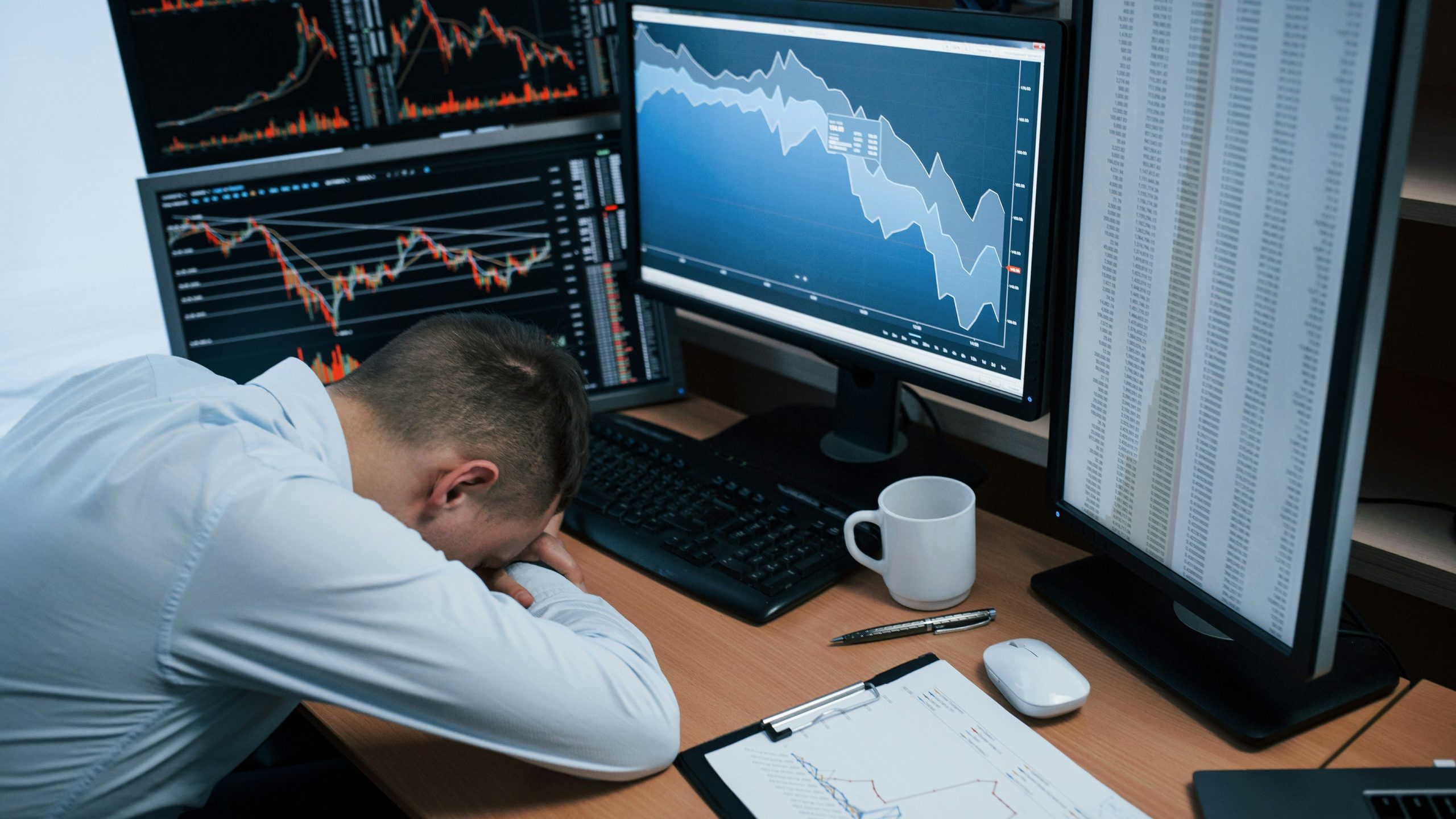 XRP, SOL Lead Drop as BTC, Stocks Slide in Tariff-Fueled Wipeout