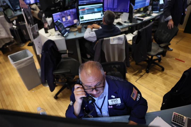 Bitcoin (BTC) ETFs See $876M in One-Day Inflows Despite Drop in Spot Prices